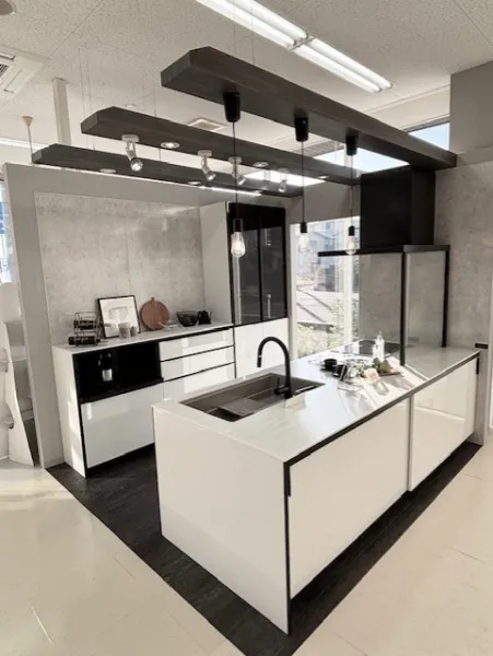 キッチン レミュー I型・ペニンシュラ型（対面式）レイアウト ホワイト